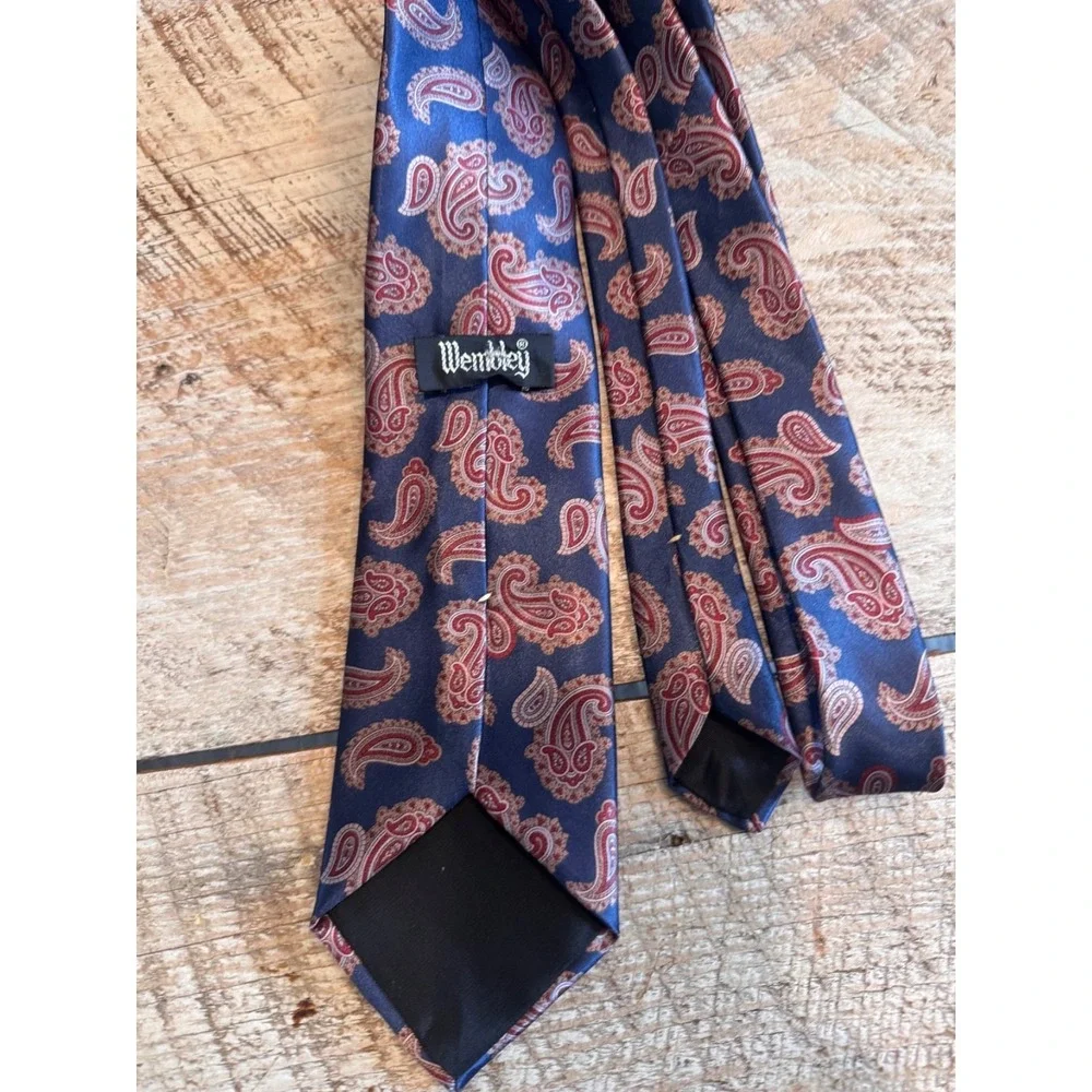 Wembley paisley necktie